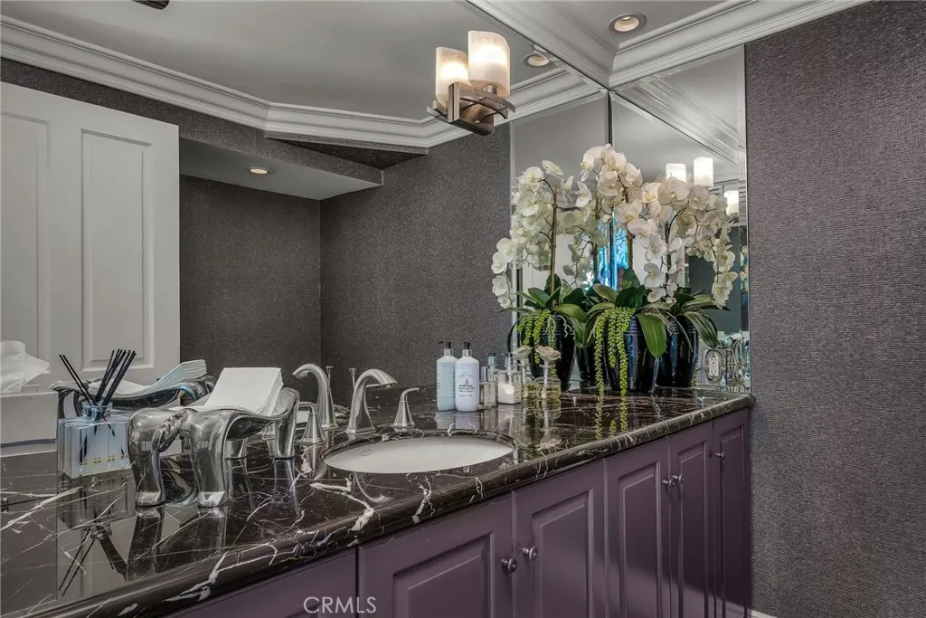 Encino, California 91316, United States, 6 Bedrooms Bedrooms, ,8 BathroomsBathrooms,Residential,Active,223965