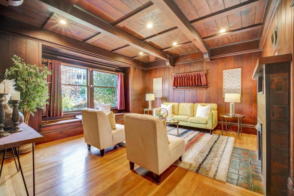 89 Yosemite Avenue