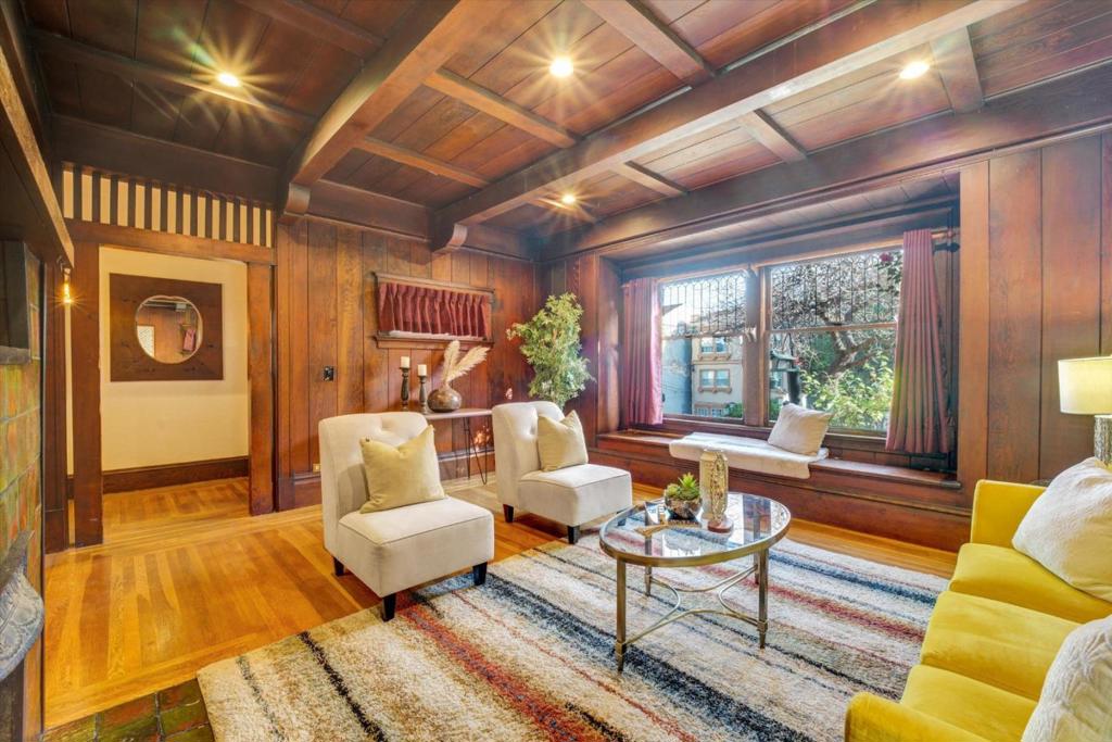 89 Yosemite Avenue