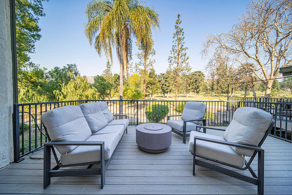 A modern 3 bedrooms and 2 1/2 bath, 1727 SQFT fully furnished condo on the 10th Green of Glendora Country Club is available for short term rental (Minimum 30 days).Price is offered at $5990 per monthProperty had been tastefully renovated recently, and it provides most of modern amenities. It has had large outdoor decking overlong 10th Green of GCC. For those who enjoy watch ball game, the attached garage is set up for a man cave.