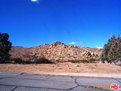 Photo of 0 Queensglen Avenue, Palmdale, CA 93591 (MLS # 26923327)