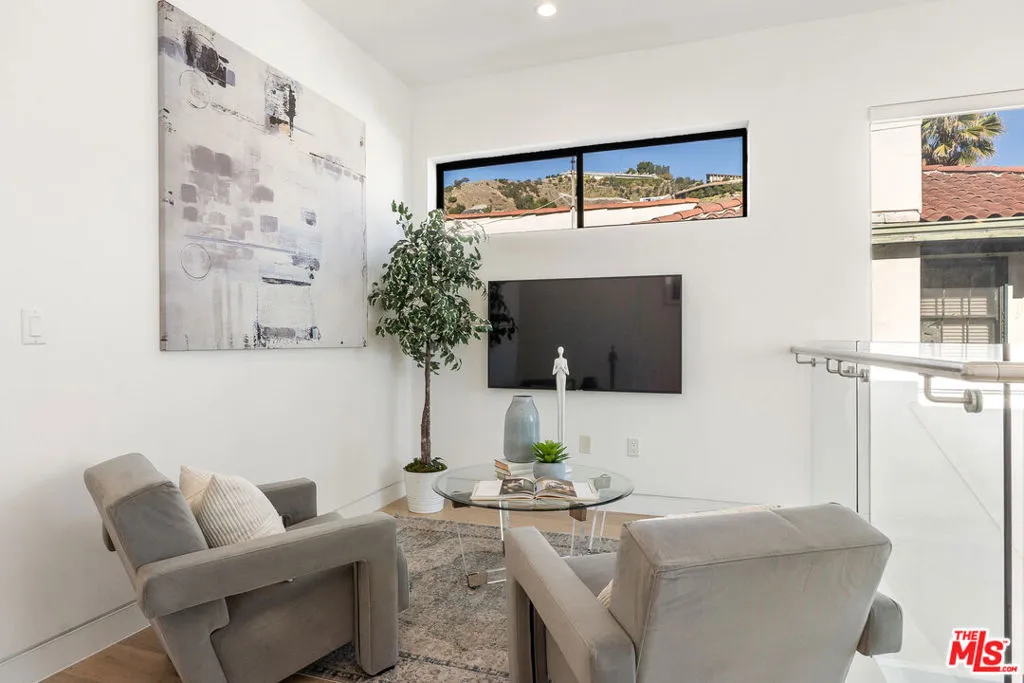 Los Angeles, California 90046, United States, 4 Bedrooms Bedrooms, ,5 BathroomsBathrooms,Residential,Active,113751