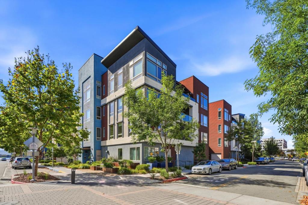1039 Foster Square Lane 403