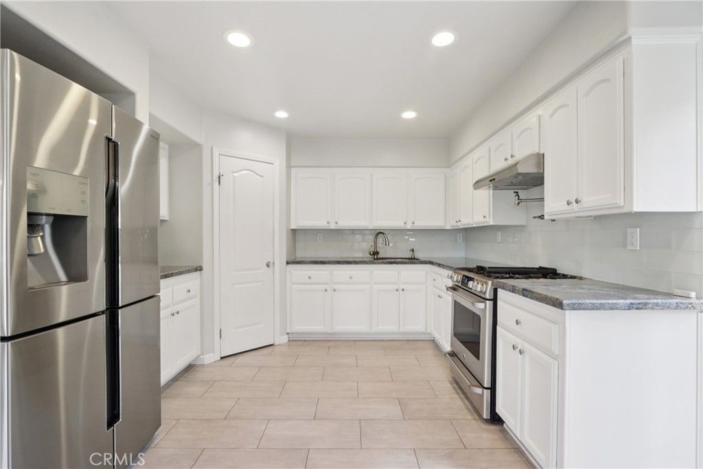 Photo of 272 Manzanita Ln, Thousand Oaks, CA 91361 (MLS # BB26013786)