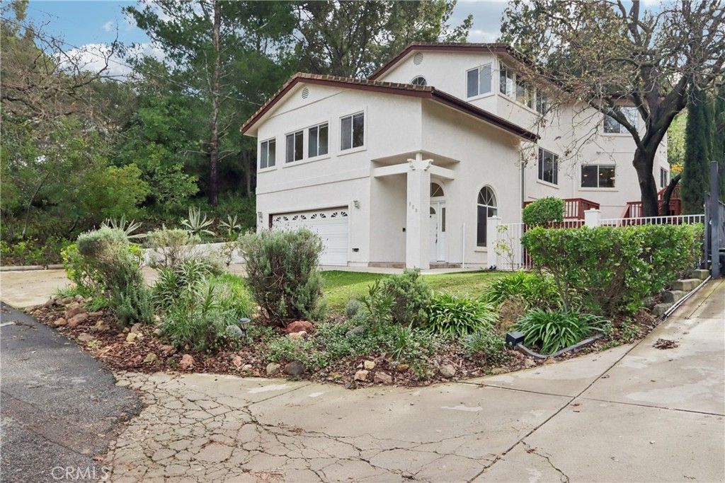 Photo of 272 Manzanita Ln, Thousand Oaks, CA 91361 (MLS # BB26013786)