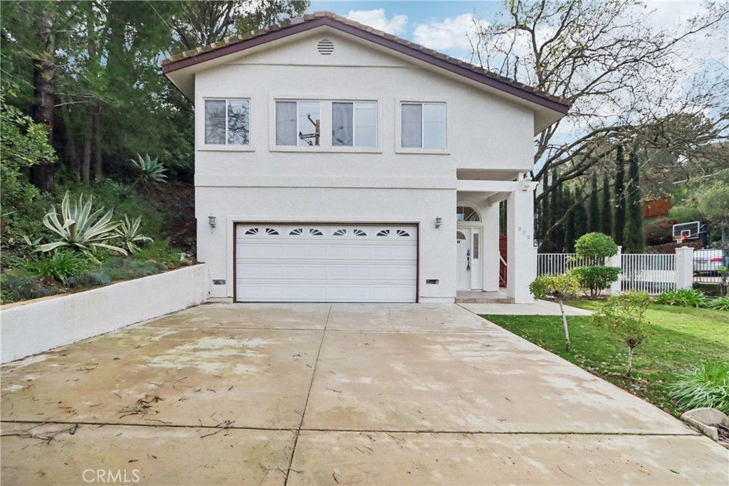 Photo of 272 Manzanita Ln, Thousand Oaks, CA 91361 (MLS # BB26013786)