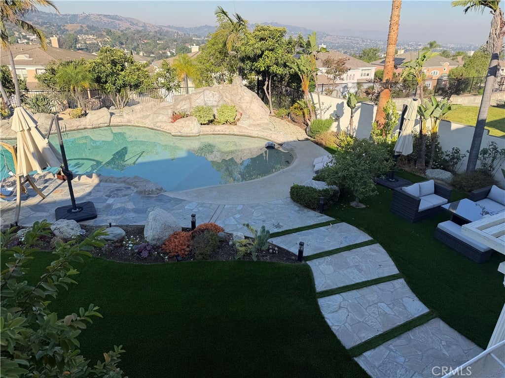 2251 Cascade