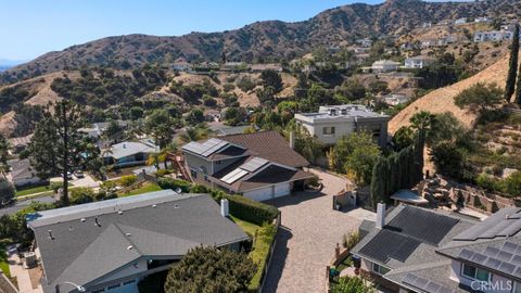 Tiny photo for 3003 Mesa Verde Drive, Burbank, CA 91504 (MLS # SR26155568)