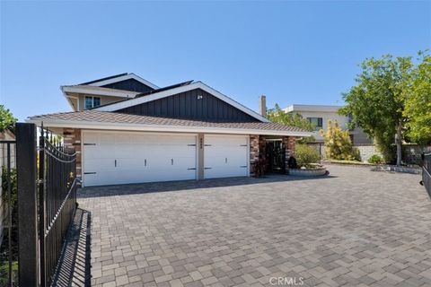 Tiny photo for 3003 Mesa Verde Drive, Burbank, CA 91504 (MLS # SR26155568)