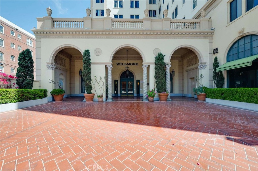 315 W 3rd Street 1003