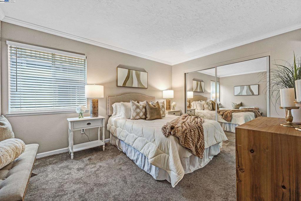 SHADOW CREEK - Residential