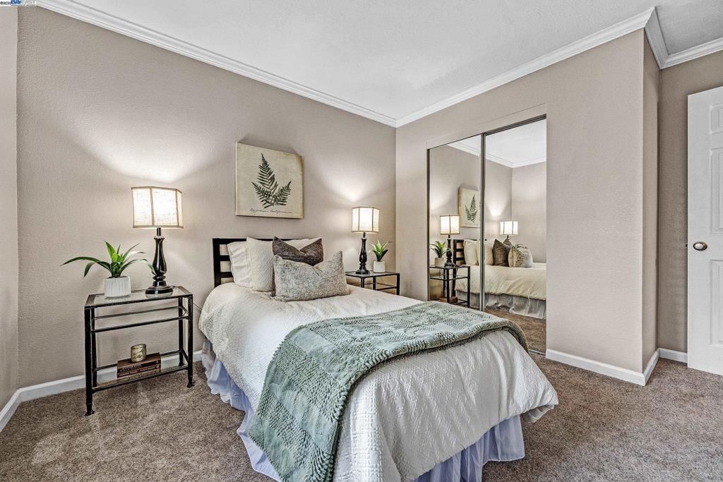 SHADOW CREEK - Residential