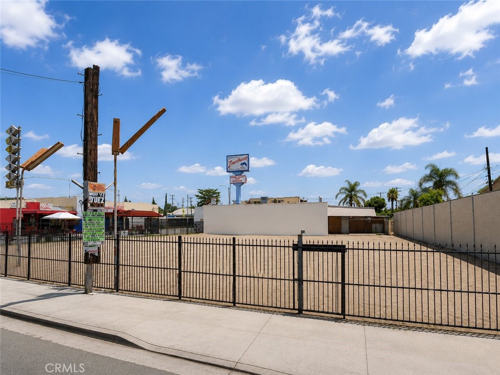 3900 Whittier