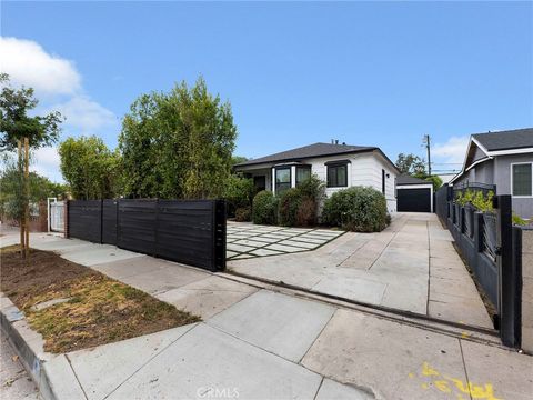 Photo of 1021 E 65th Street, Inglewood, CA 90302 (MLS # SR26140363)