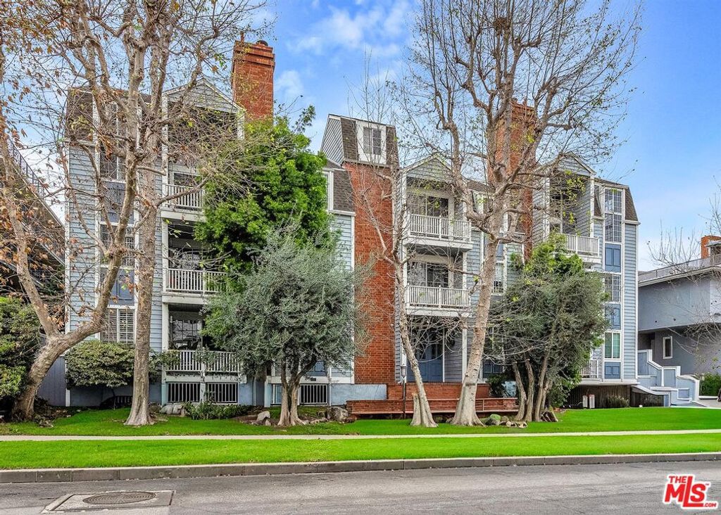 Photo of 11667 Gorham Avenue #203, Los Angeles, CA 90049 (MLS # 26652889)