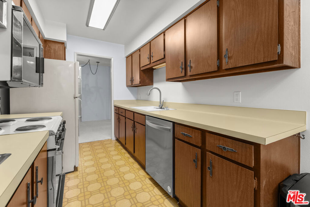 7218 Raintree Circle