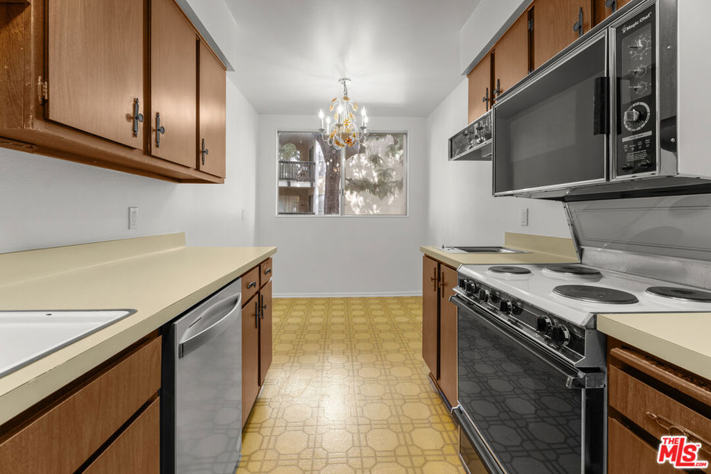 7218 Raintree Circle