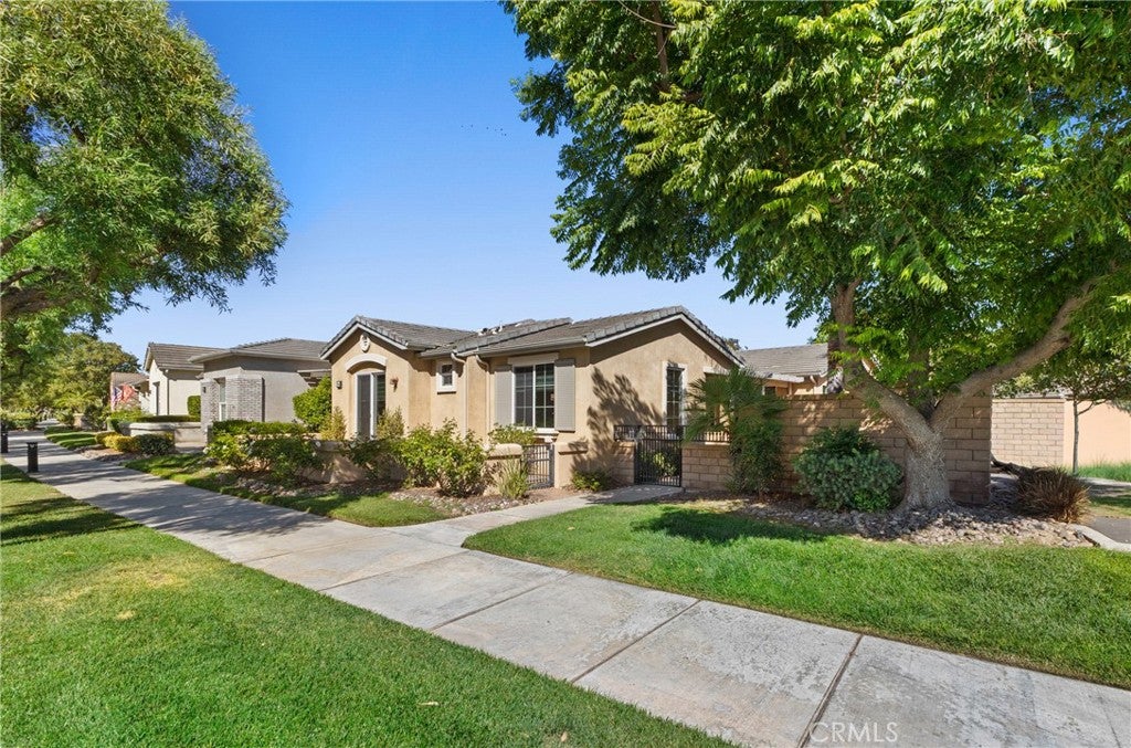 196 Four Seasons Boulevard