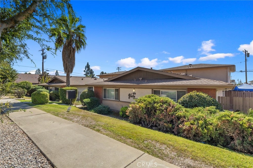 1226 W 11th