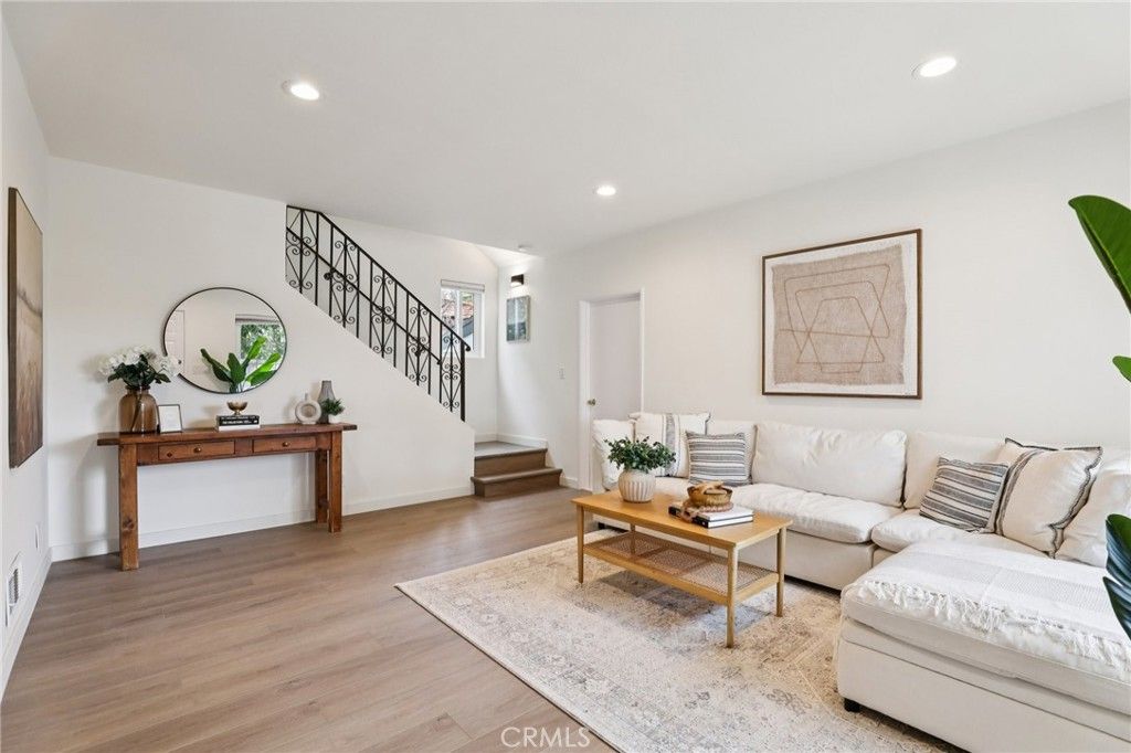 Photo of 904 Vincent Street, Redondo Beach, CA 90277 (MLS # SB25277512)