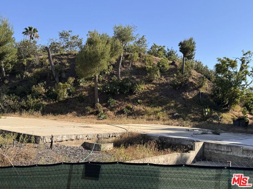 Photo of 1309 Laurel Way, Beverly Hills, CA 90210 (MLS # 26674453)
