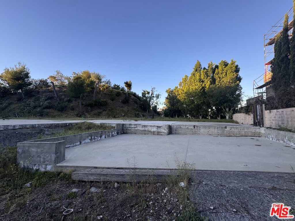 Photo of 1309 Laurel Way, Beverly Hills, CA 90210 (MLS # 26674453)