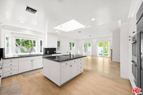 Photo of 225 S Palm Drive, Beverly Hills, CA 90212 (MLS # 26884147)