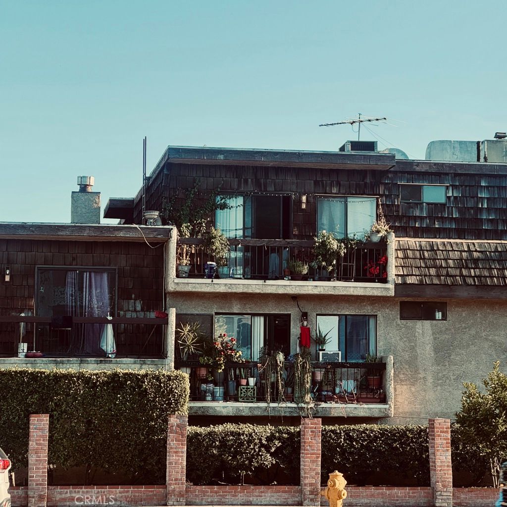 Photo of 15516 Nordhoff St #106, North Hills, CA 91343 (MLS # SR26081777)