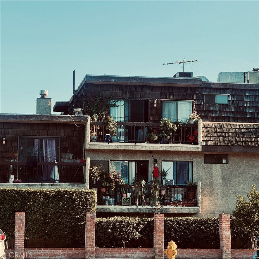 15516 Nordhoff 106