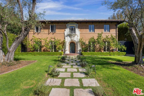 Photo of 440 S Arden Boulevard, Los Angeles, CA 90020 (MLS # 26103797)