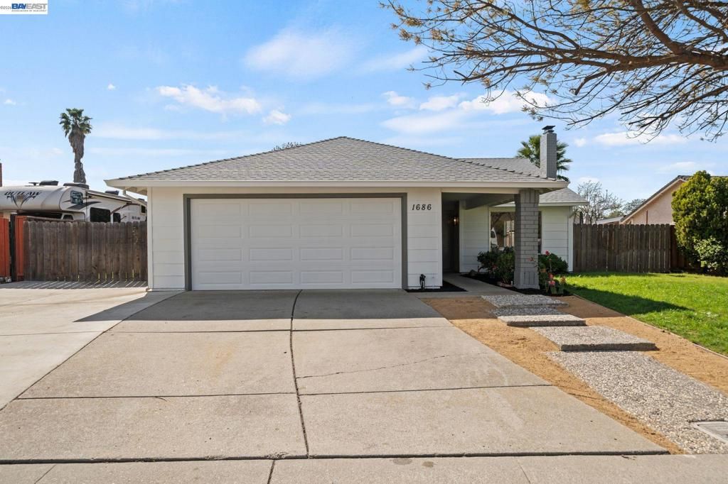 Photo of 1686 Rhododendron Dr Dr, Livermore, CA 94551 (MLS # 41128310)