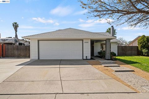 Photo of 1686 Rhododendron Dr Dr, Livermore, CA 94551 (MLS # 41128310)