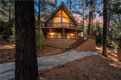 Photo of 1420 Bernina Drive, Pine Mountain Club, CA 93222 (MLS # SR25240865)