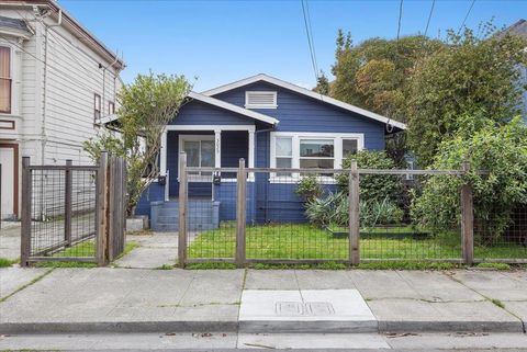 Photo of 3029 3029 Chestnut St St, Oakland, CA 94608 (MLS # 41120045)