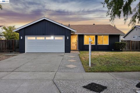 Photo of 37825 Goldenrod Dr DR, Newark, CA 94560 (MLS # 41134128)