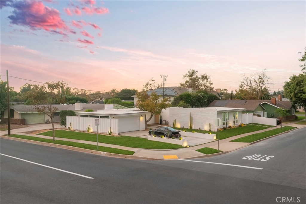 3391 Rossmoor Way