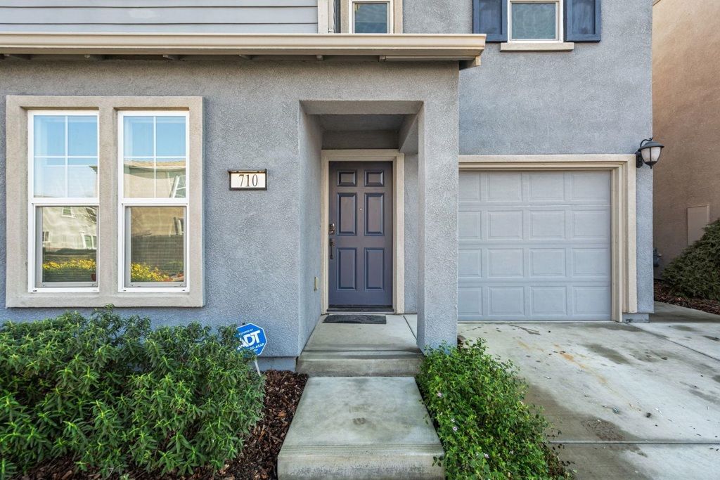 Photo of 710 Ashwick LOOP Loop, Sacramento, CA 95823 (MLS # 41121494)