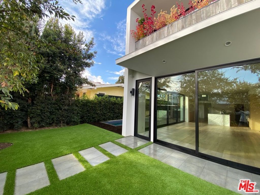 Photo of 1620 Electric Avenue, Venice, CA 90291 (MLS # 25617413)