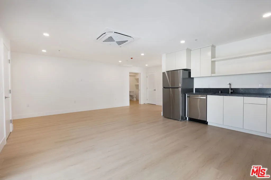 Cypress, California 90630, United States, 1 Bedroom Bedrooms, ,1 BathroomBathrooms,Residential,Active,239294