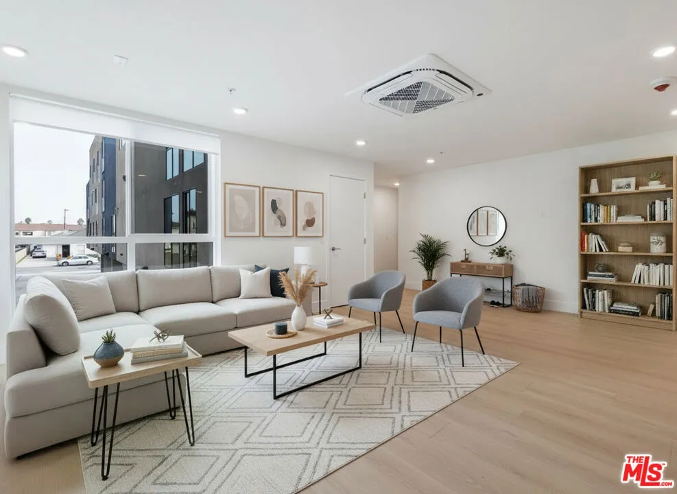 Cypress, California 90630, United States, 1 Bedroom Bedrooms, ,1 BathroomBathrooms,Residential,Active,239294