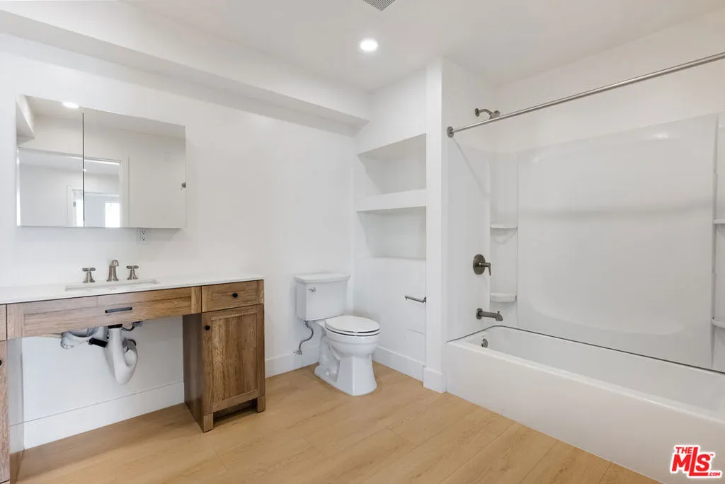 Cypress, California 90630, United States, 1 Bedroom Bedrooms, ,1 BathroomBathrooms,Residential,Active,239294