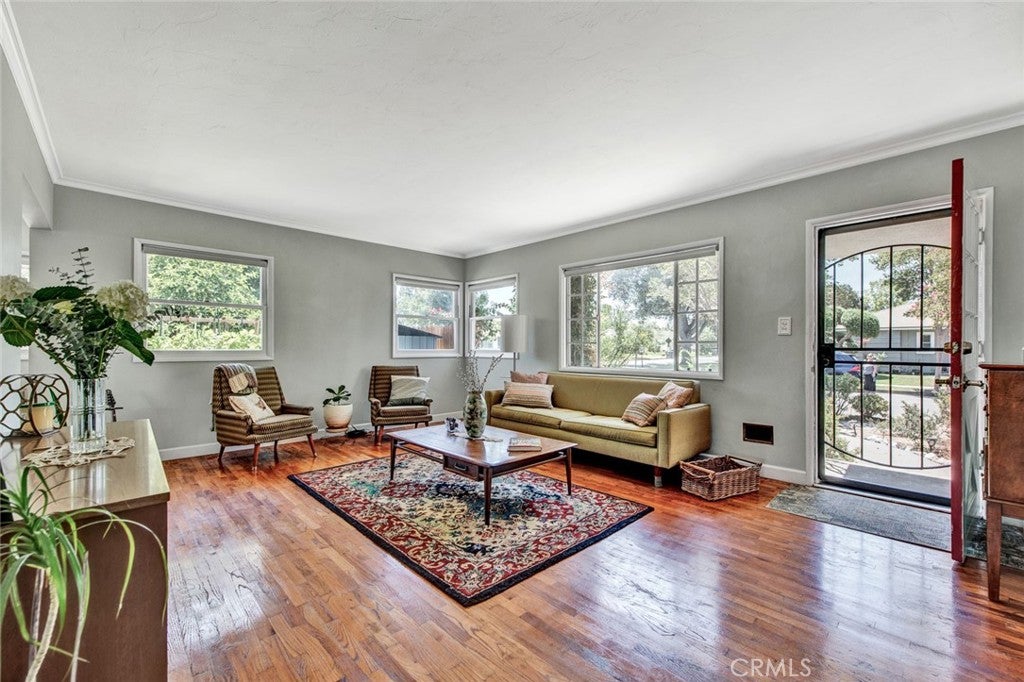 1135 W 10th Street