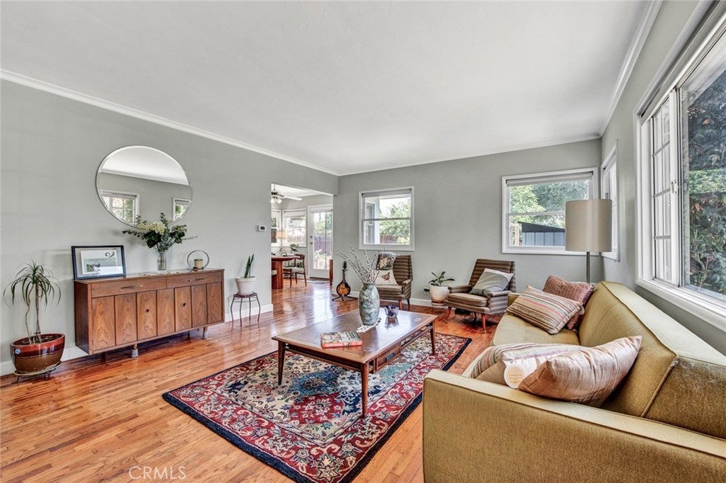 1135 W 10th Street