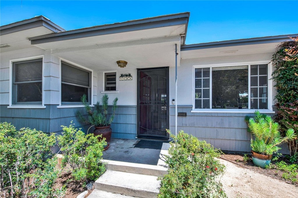 1135 W 10th Street
