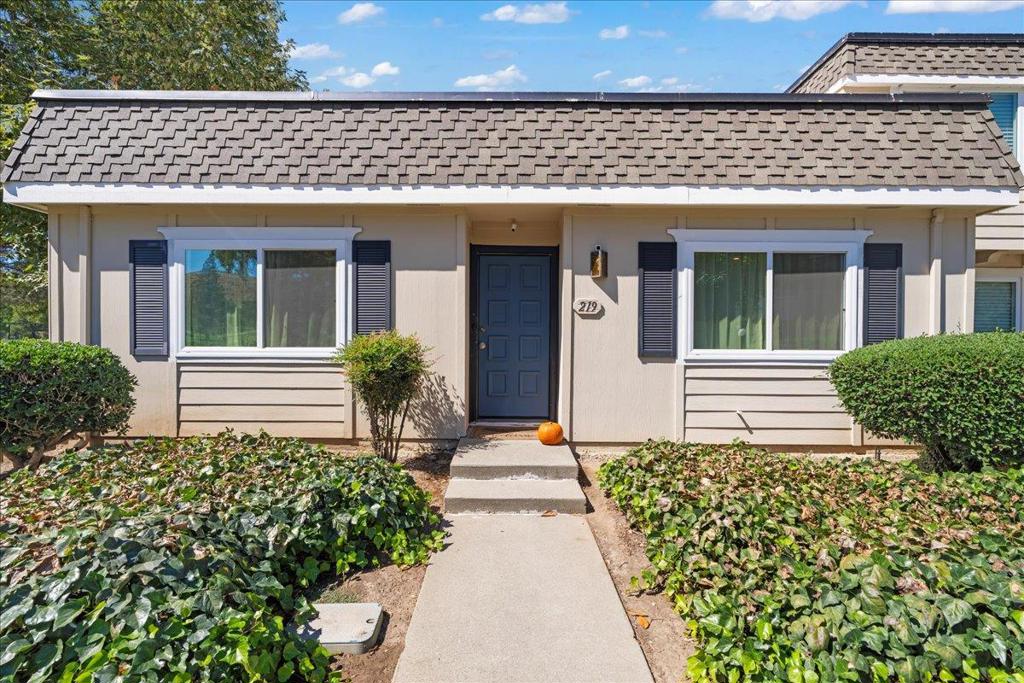 Best Location, End unit one story Town House with view of Golf Course from living room, ideal for first time buyers!! The kitchen has been remodeled in 2022 with quartz ! countertop and Modern cabinets, new flooring, new painting, and new double-pane low E windows in 2022, Separate family room of dining/living room, Smart irrigation system, Pool Community Club , Almost brand-new appliances and a water heater, Cross of Santa Teresa Golf Club, minutes away to Black Mountain Bowmen Archery Club, Costco and shopping, and Calero County Park - Boat Launch/Lake and Kiser hospital and close to freeways too.
