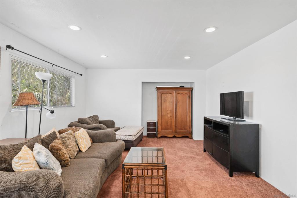 3964 Manzanita Dr