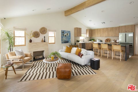Photo of 3342 W 27th Street, Los Angeles, CA 90018 (MLS # 26104873)