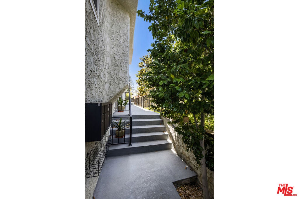 Photo of 1012 10th Street #3, Santa Monica, CA 90403 (MLS # 26992623)