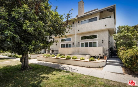 Photo of 1012 10th Street #3, Santa Monica, CA 90403 (MLS # 26992623)