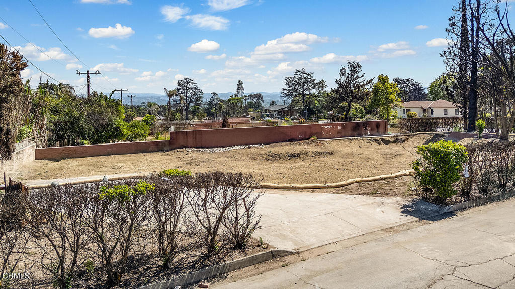 1068 Dolores Dr